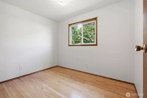 Bedroom - 8527 9th Ave SE, Everett, WA 98208 photo 3 of 4