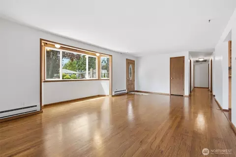 Living - 8527 9th Ave SE, Everett, WA 98208 photo 1 of 7