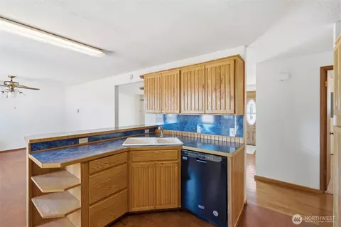 Kitchen - 8527 9th Ave SE, Everett, WA 98208 photo 4 of 4