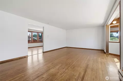 Living - 8527 9th Ave SE, Everett, WA 98208 photo 2 of 7