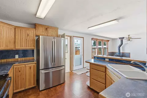 Kitchen - 8527 9th Ave SE, Everett, WA 98208 photo 3 of 4