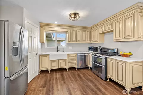 Kitchen - 19621 N Glade Rd, Mesa, WA 99343 photo 1 of 2