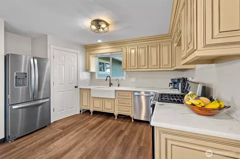 Kitchen - 19621 N Glade Rd, Mesa, WA 99343 photo 2 of 2