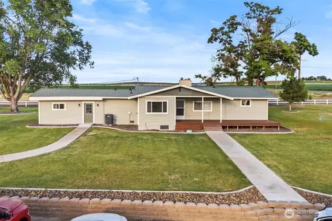 Exterior - 19621 N Glade Rd, Mesa, WA 99343 photo 2 of 2