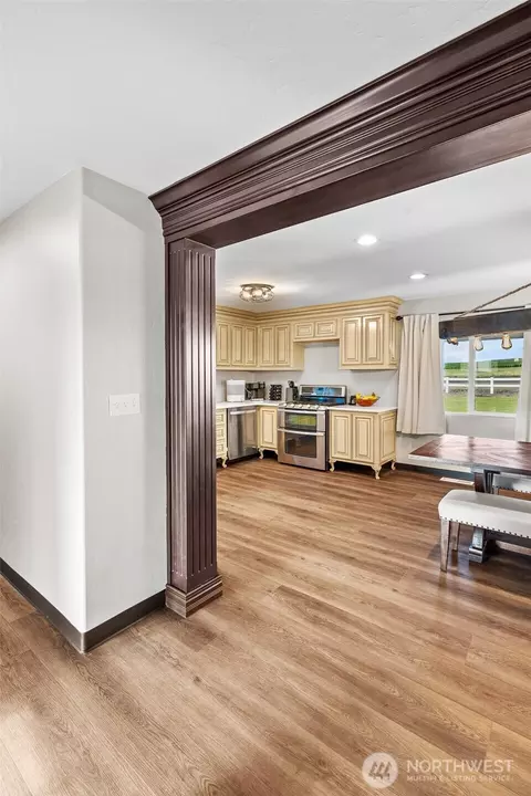 Entry Way - 19621 N Glade Rd, Mesa, WA 99343 photo 1 of 2