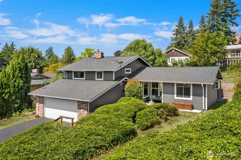 920 Callahan Dr, Bremerton, WA 98310