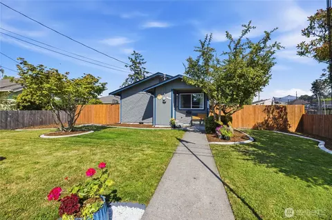 209 16th St SW, Puyallup, WA 98371
