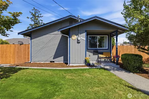 209 16th St SW, Puyallup, WA 98371