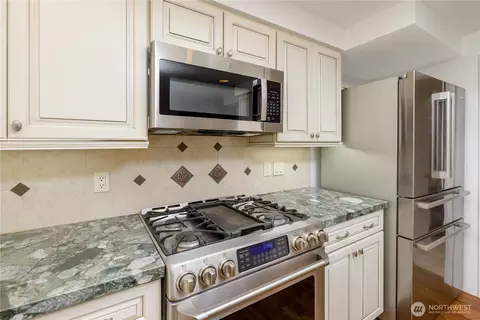 Kitchen - 465 Kirner Rd, Sequim, WA 98382 photo 4 of 4
