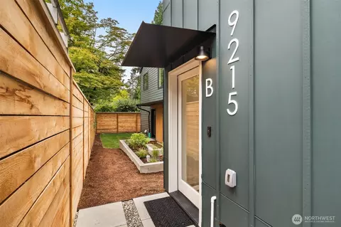 9215 B 12th Ave NE, Seattle, WA 98115
