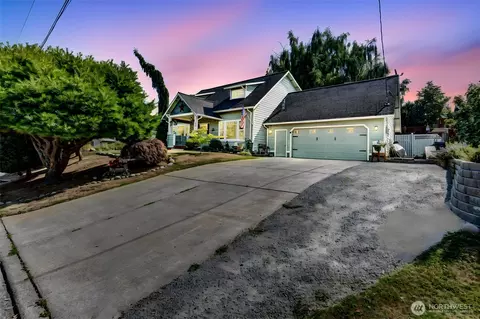 1106 N 8th St, Mount Vernon, WA 98273
