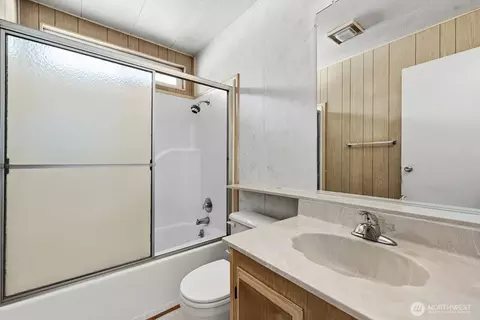 Bath - 815 124th St SW #153, Everett, WA 98204 photo 4 of 4