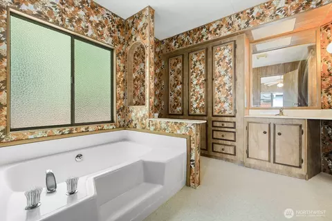 Bath - 815 124th St SW #153, Everett, WA 98204 photo 1 of 4