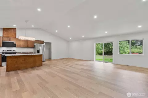 Living - 903 Byham Rd, Winlock, WA 98596 photo 7 of 9