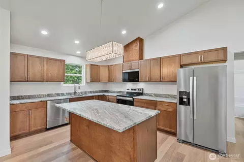 Kitchen - 903 Byham Rd, Winlock, WA 98596 photo 1 of 4