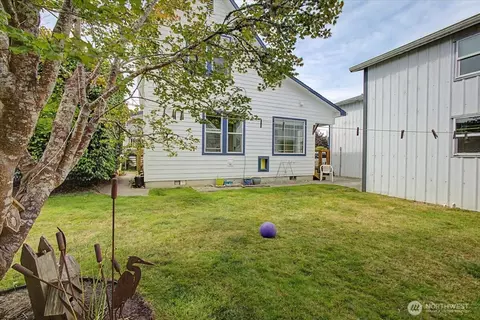Exterior - 304 Spruce St E, Ilwaco, WA 98624 photo 3 of 3