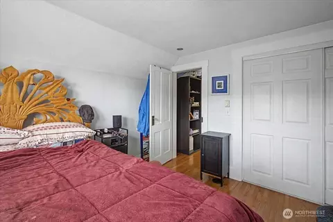 Bedroom - 304 Spruce St E, Ilwaco, WA 98624 photo 7 of 9