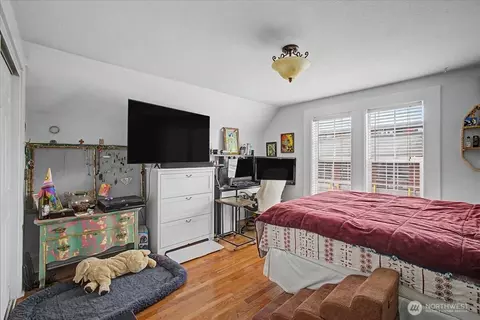 Bedroom - 304 Spruce St E, Ilwaco, WA 98624 photo 5 of 9