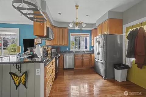 Kitchen - 304 Spruce St E, Ilwaco, WA 98624 photo 1 of 3