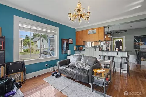 Living - 304 Spruce St E, Ilwaco, WA 98624 photo 1 of 4