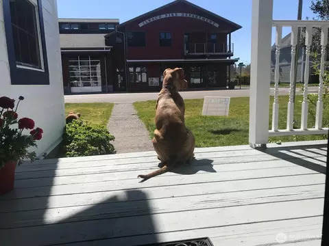 Exterior - 304 Spruce St E, Ilwaco, WA 98624 photo 2 of 3
