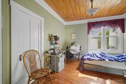 Bedroom - 304 Spruce St E, Ilwaco, WA 98624 photo 3 of 9