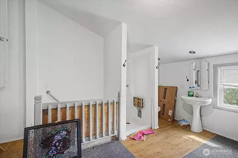 Bath - 304 Spruce St E, Ilwaco, WA 98624 photo 5 of 5