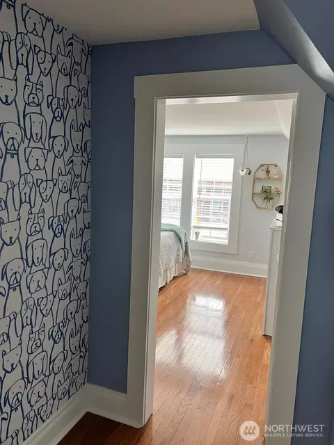 Entry Way - 304 Spruce St E, Ilwaco, WA 98624 photo 1 of 2