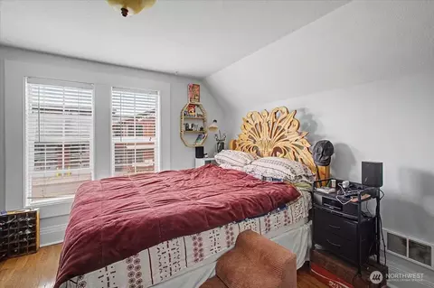 Bedroom - 304 Spruce St E, Ilwaco, WA 98624 photo 6 of 9