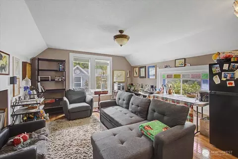 Living - 304 Spruce St E, Ilwaco, WA 98624 photo 3 of 4