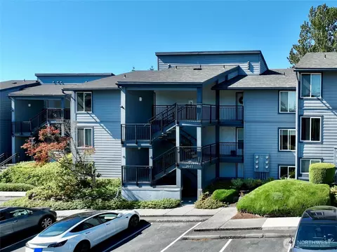 2611 NE 4th St #213, Renton, WA 98056