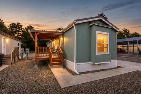2010 Broadway Ave #9, Hoquiam, WA 98550