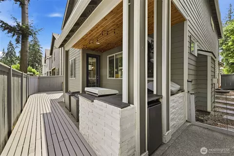 Exterior - 19311 Meridian Dr SE, Bothell, WA 98012 photo 3 of 6