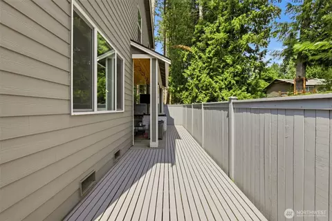 Exterior - 19311 Meridian Dr SE, Bothell, WA 98012 photo 5 of 6