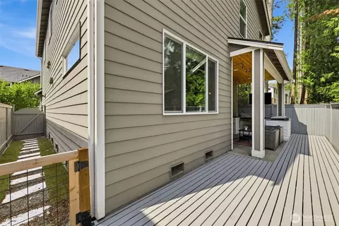Exterior - 19311 Meridian Dr SE, Bothell, WA 98012 photo 4 of 6