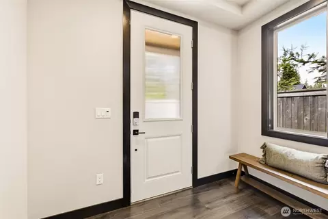 Entry Way - 19311 Meridian Dr SE, Bothell, WA 98012 photo 2 of 4