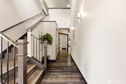 Entry Way - 19311 Meridian Dr SE, Bothell, WA 98012 photo 3 of 4