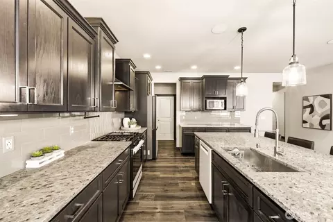 Kitchen - 19311 Meridian Dr SE, Bothell, WA 98012 photo 2 of 5