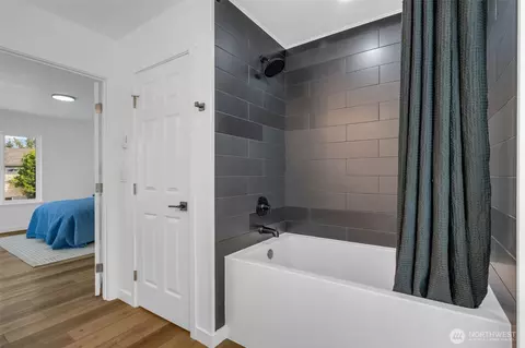 Bath - 302 E Pine St, Centralia, WA 98531 photo 5 of 5