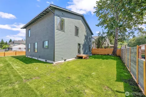 Exterior - 302 E Pine St, Centralia, WA 98531 photo 4 of 6