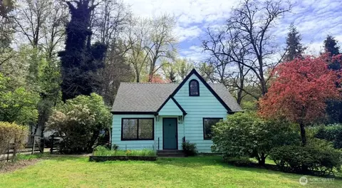 7637 NE 165th St, Kenmore, WA 98028