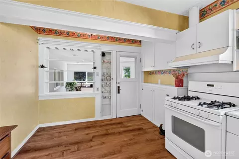Kitchen - 1372 Marion St, Enumclaw, WA 98022 photo 1 of 2
