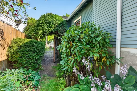 Exterior - 1372 Marion St, Enumclaw, WA 98022 photo 4 of 13