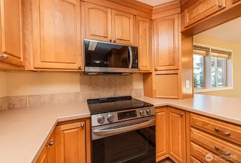 Kitchen - 126 Hilltop Dr #D, Sequim, WA 98382 photo 3 of 4