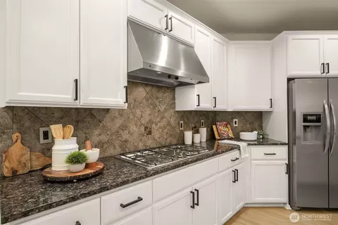 Kitchen - 21521 37th Ave SE, Bothell, WA 98021 photo 3 of 4