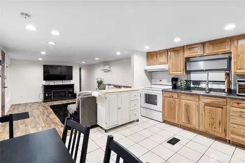 4621 East St #10B, Blaine, WA 98230