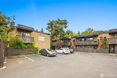 5220 42nd Ave S #103, Seattle, WA 98118