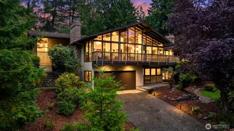 7416 Mercer Terrace Dr, Mercer Island, WA 98040