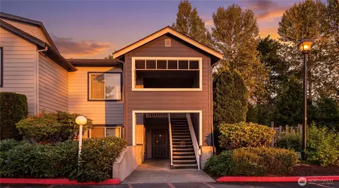 10825 SE 200th St #F204, Kent, WA 98031