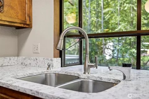 Kitchen - 8530 Frederick Pl, Edmonds, WA 98026 photo 6 of 6